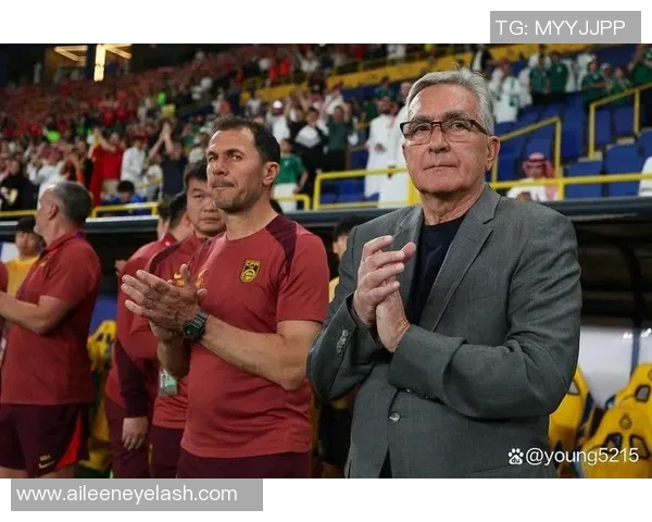 足球明星因场外冲突引发斗殴事件引发舆论热议与媒体关注